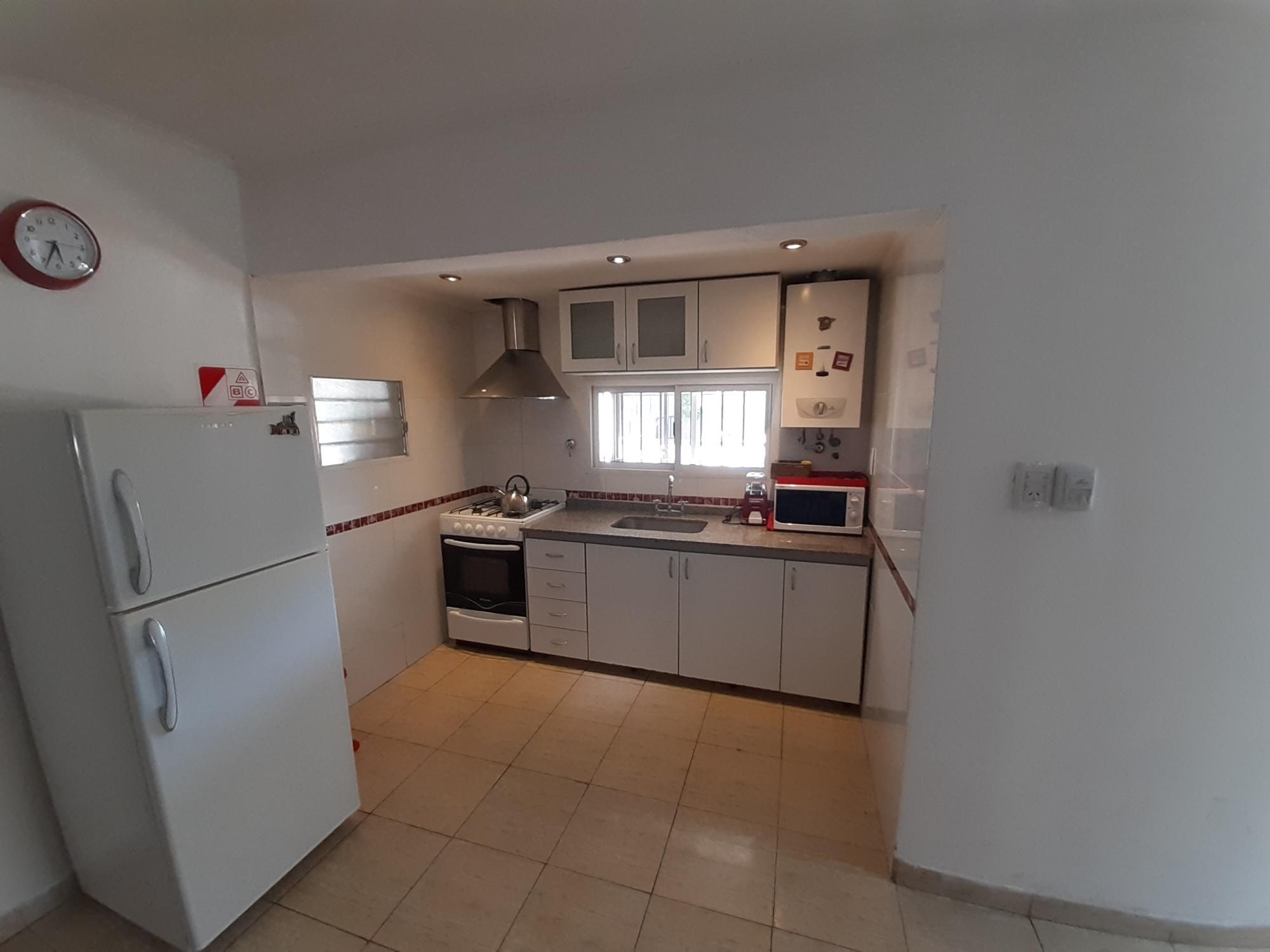 Cocina con horno, heladera con freezer, Smart, WiFi. Ventilador de techo