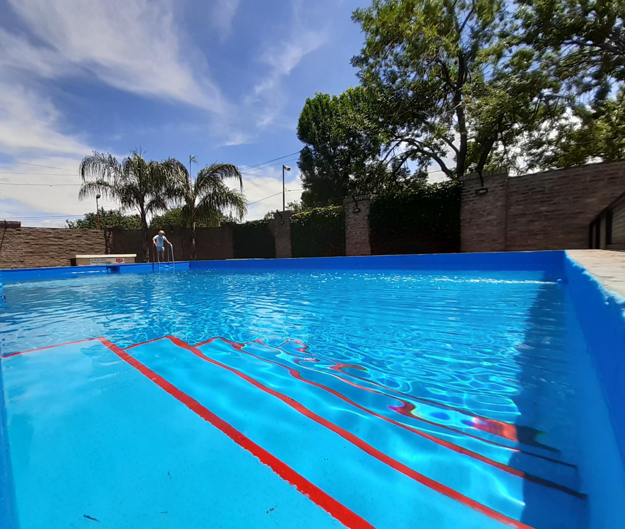 Escalera de acceso a piscina