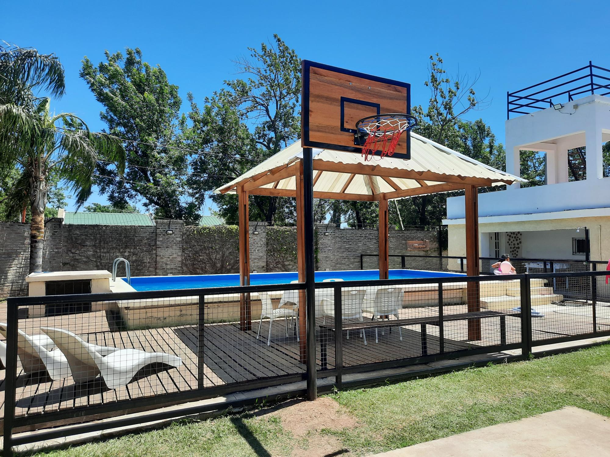 Cancha de Básquet con 2 tableros y aros profesionales